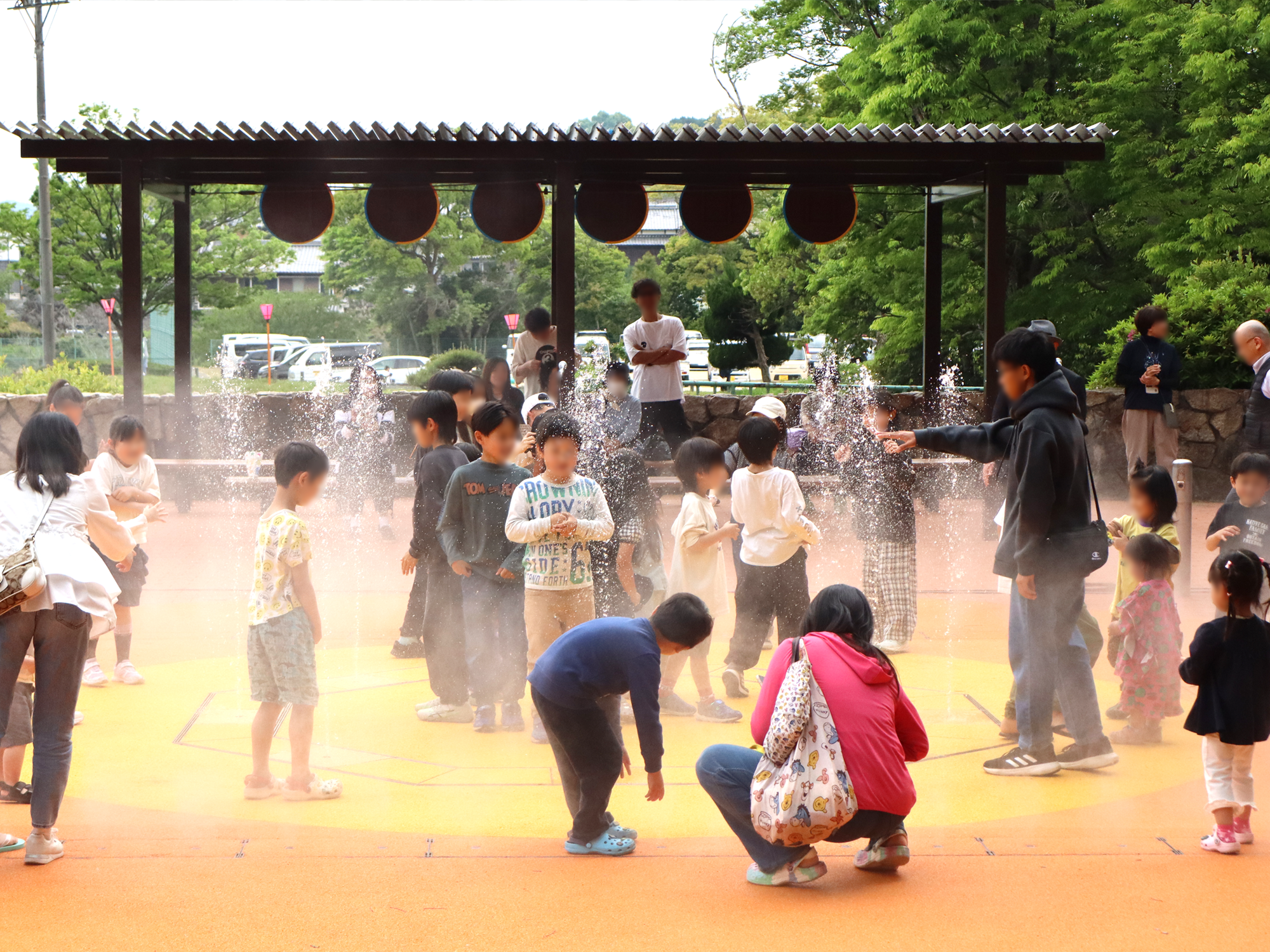 屋敷山公園「ふんすい広場」お披露目会の様子