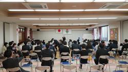 保育所長として磐城第2保育所で入所のお祝いの挨拶をされる市長の写真