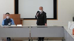 保険事業検討会議で挨拶する市長