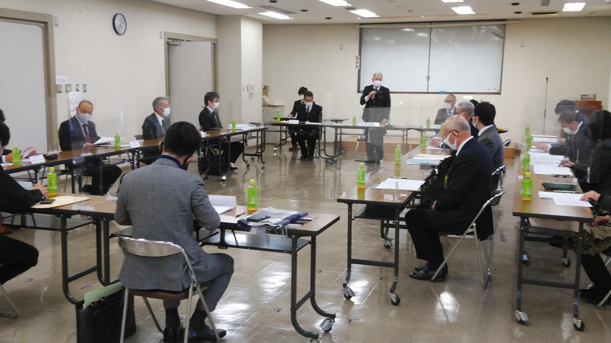當麻文化会館で開催された葛城地域観光協議会で挨拶する市長