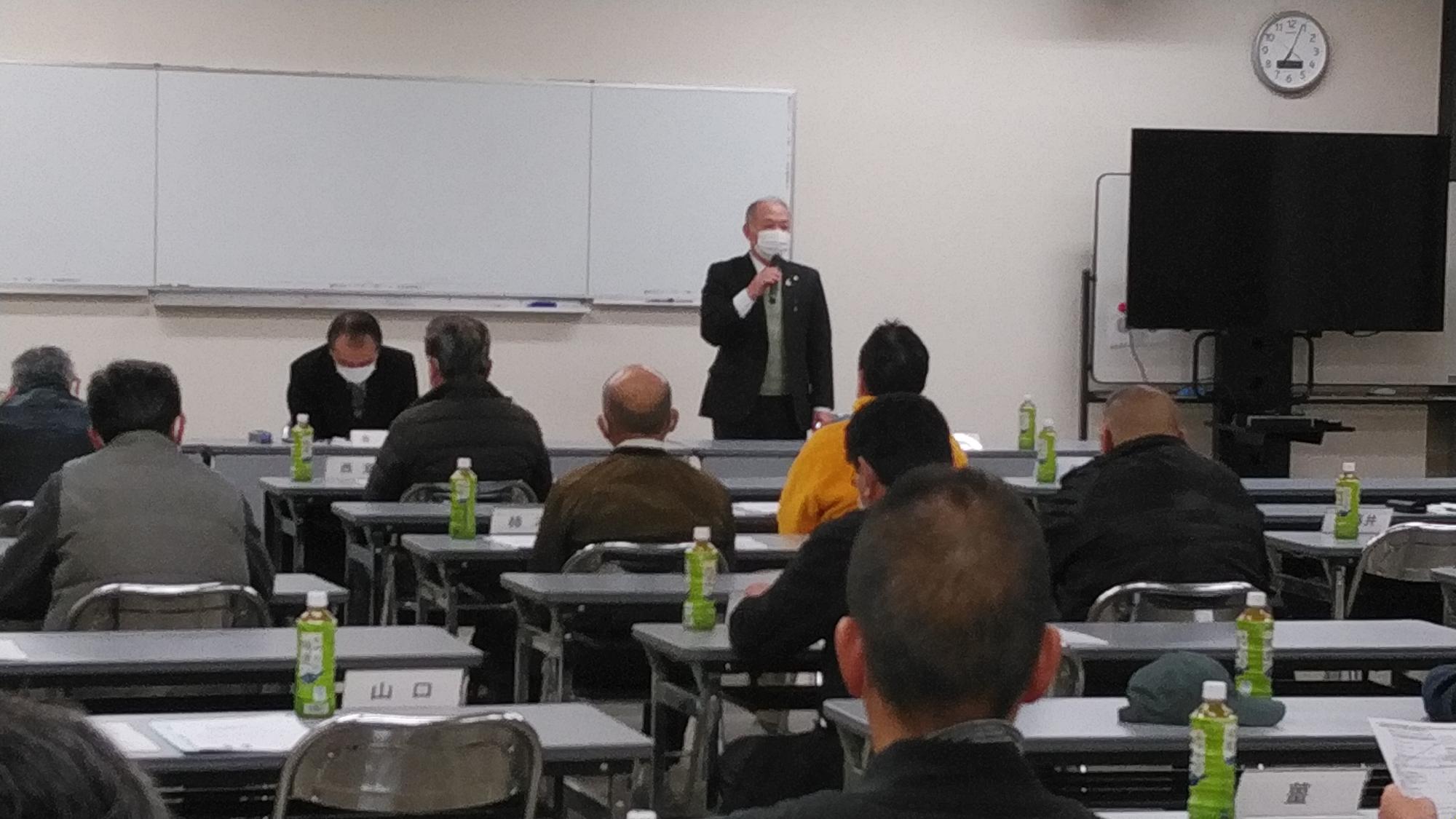 新庄地区農業経営化推進委員会で挨拶する市長