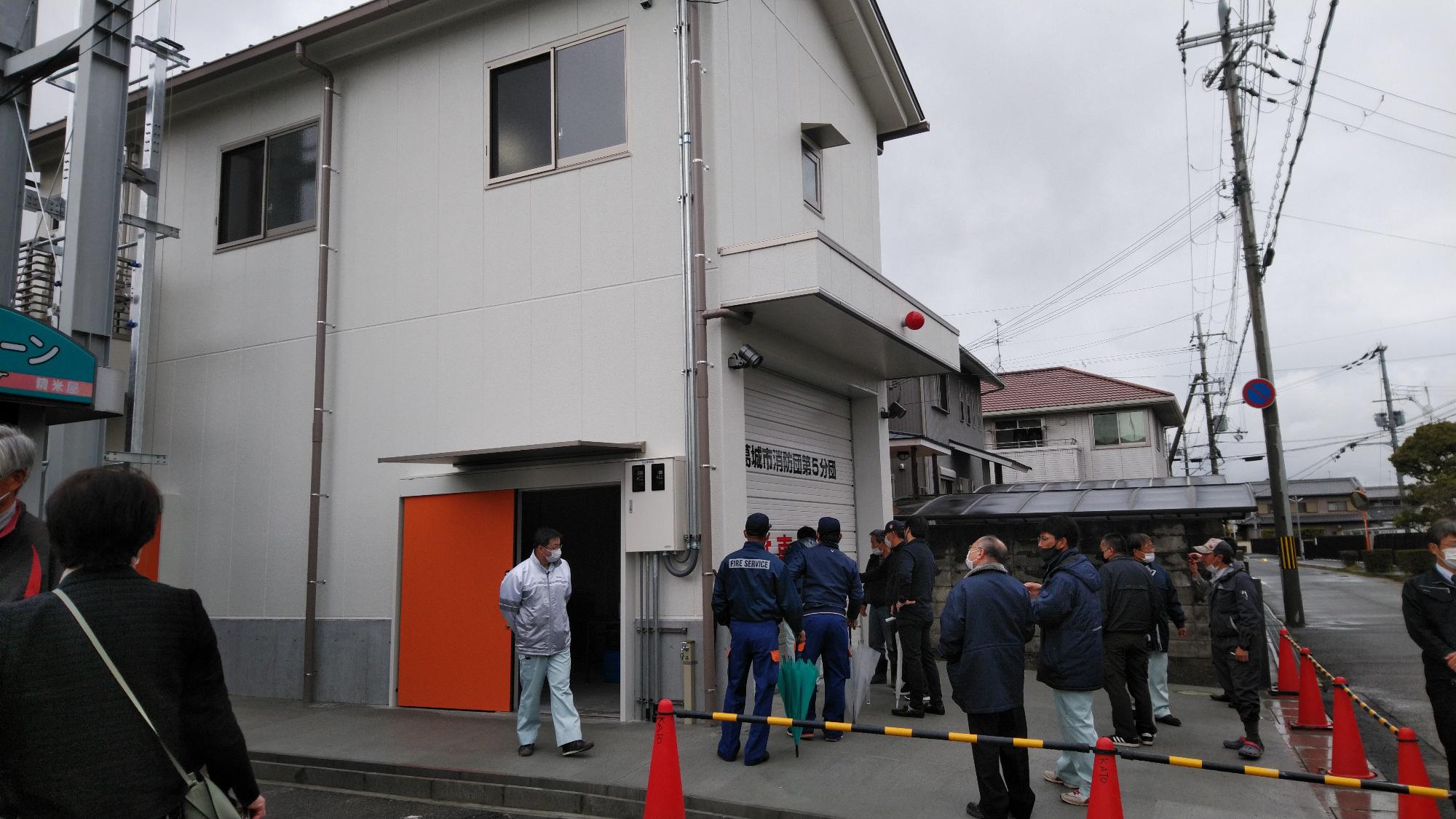 消防屯所第5分団を視察する市長