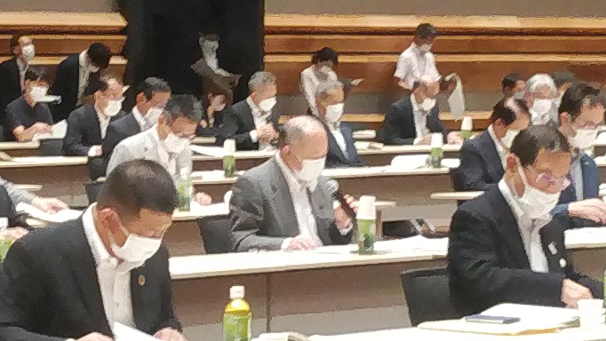 要望内容を説明する市長
