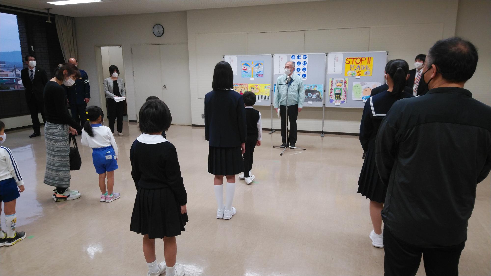 交通安全啓発ポスター表彰式の様子