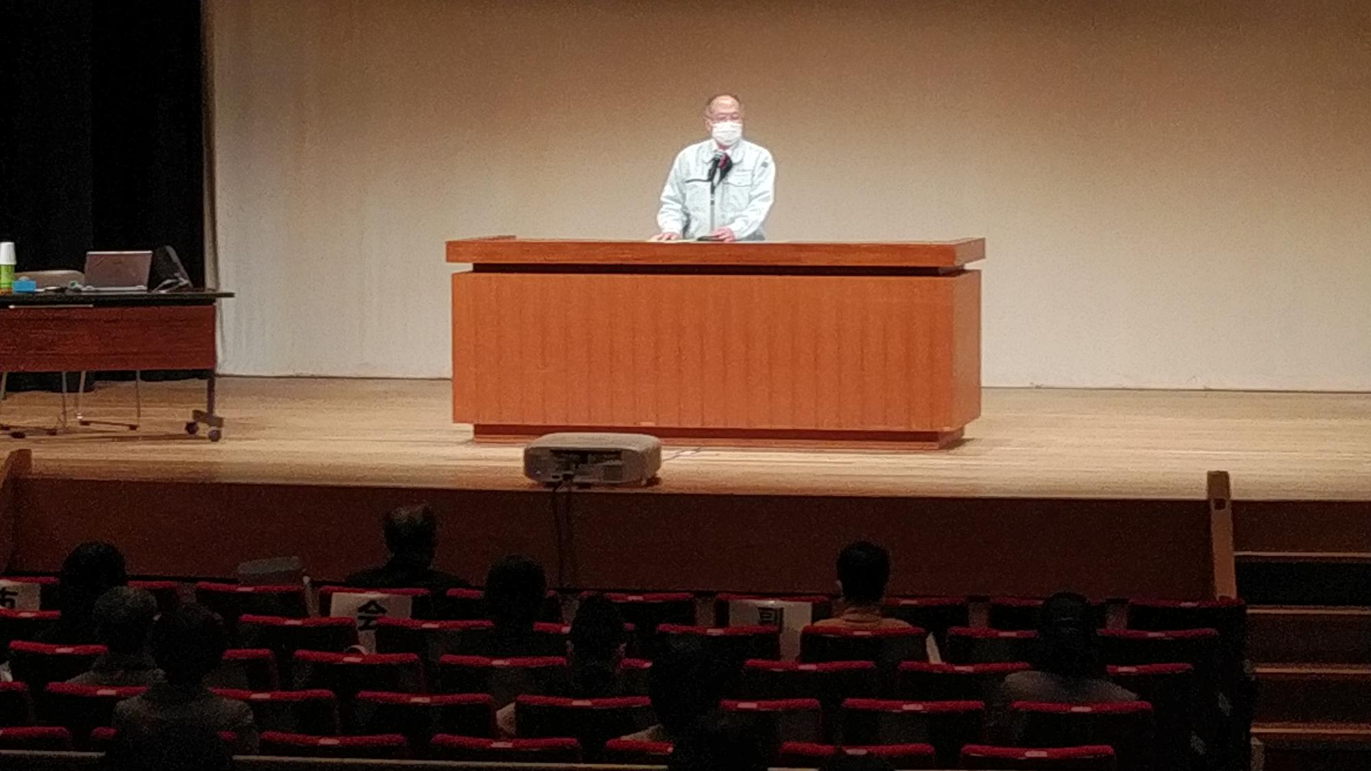 民生児童委員大会で挨拶する市長