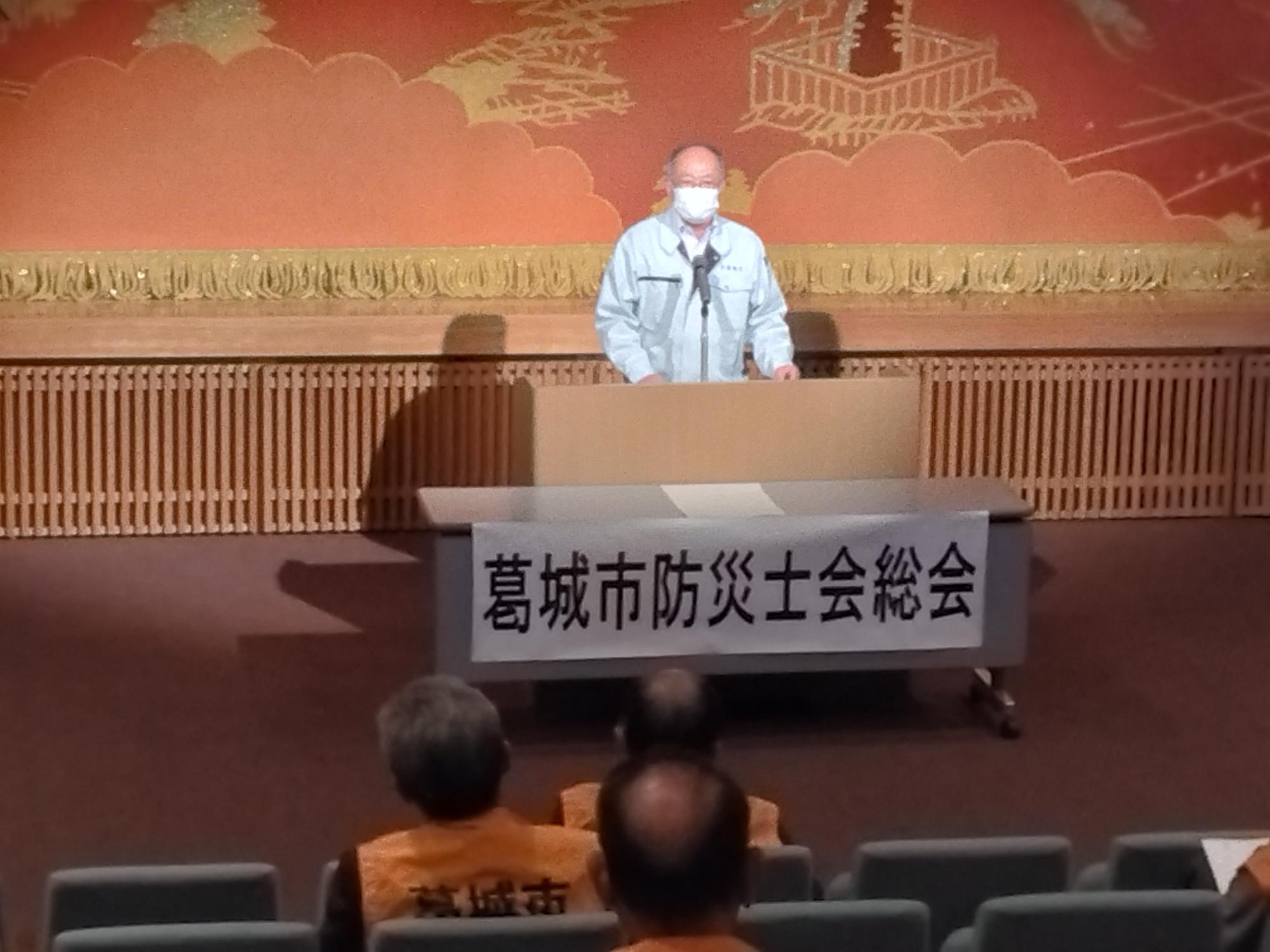 防災士会総会で挨拶する市長