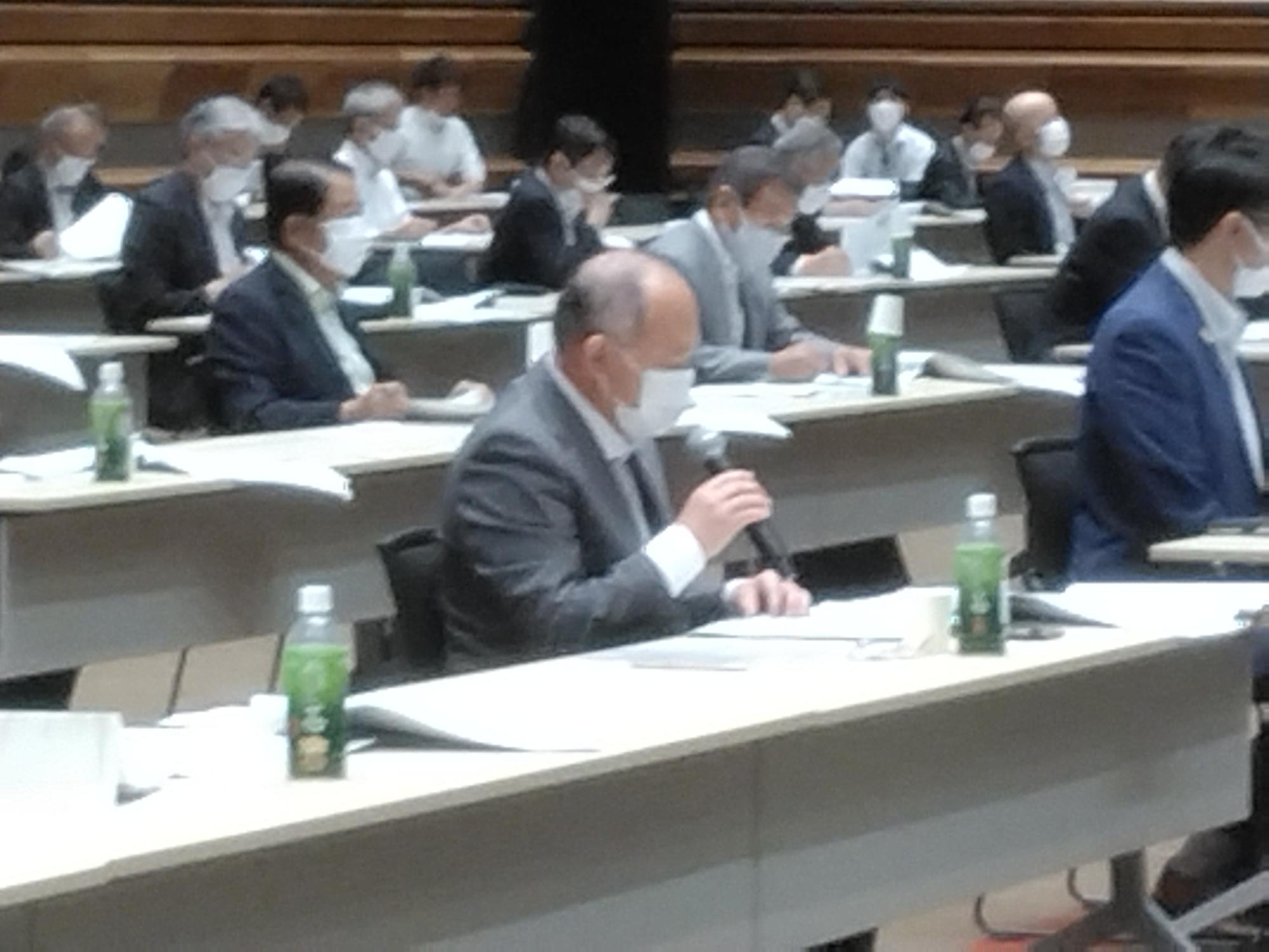 政府予算要望提案説明会で説明している様子