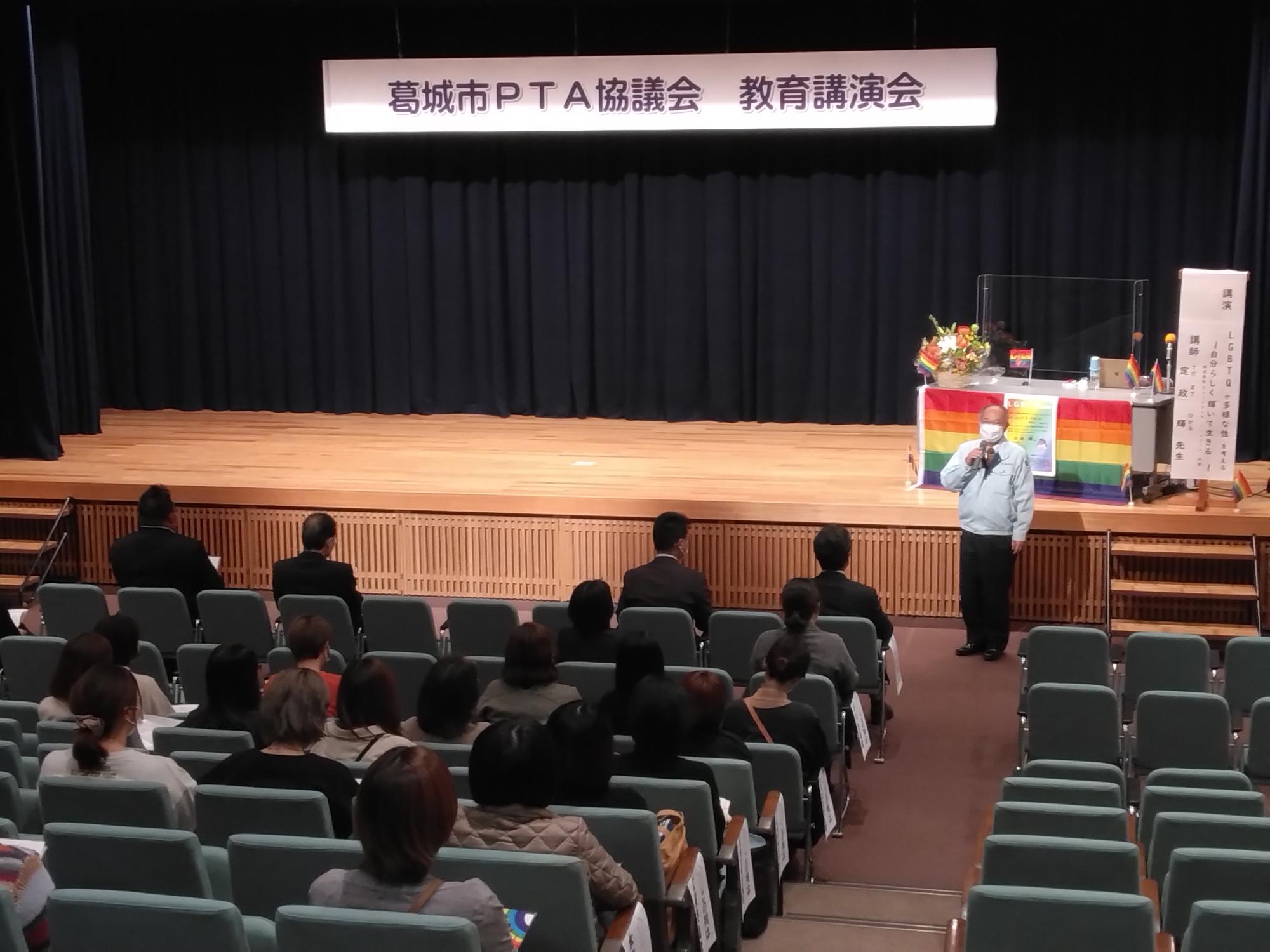 PTA協議会で挨拶する市長