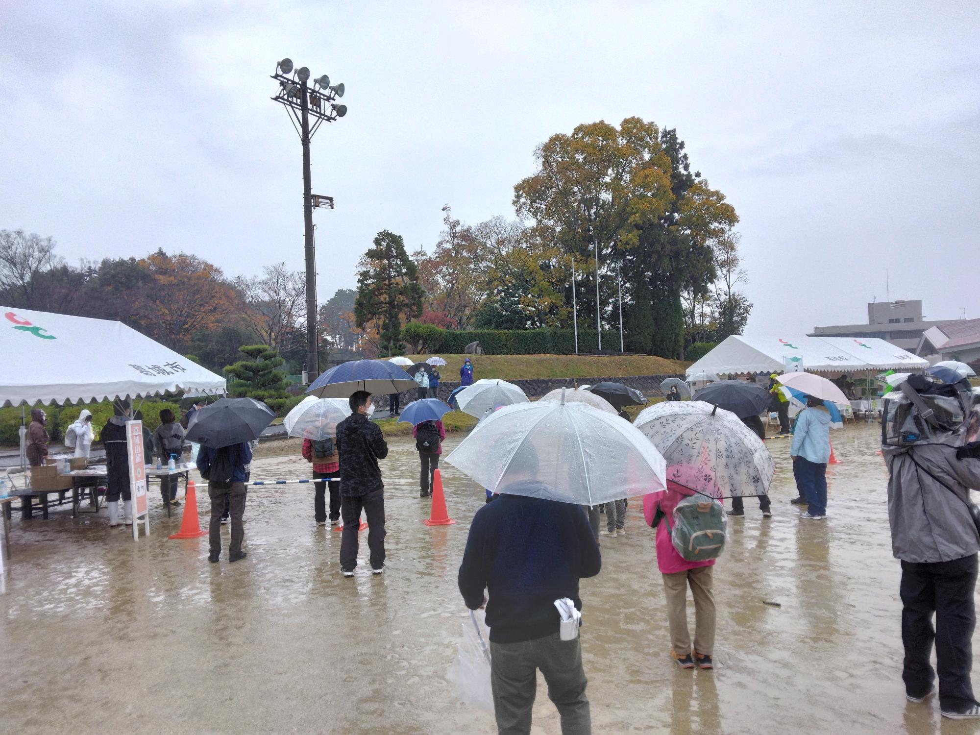 葛城山麓ウォーク開会式の様子