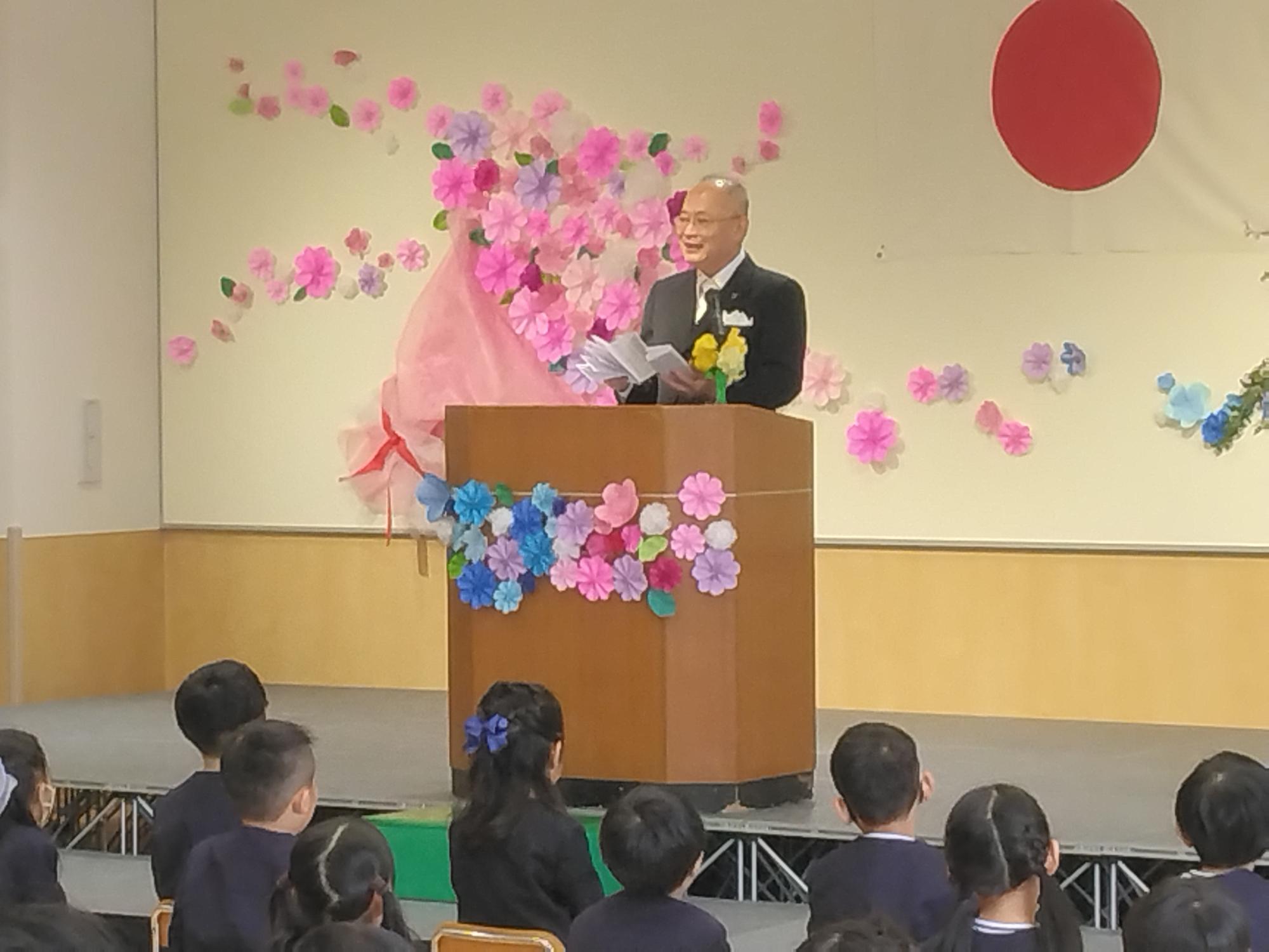 磐城認定こども園卒園式で式辞を述べる市長
