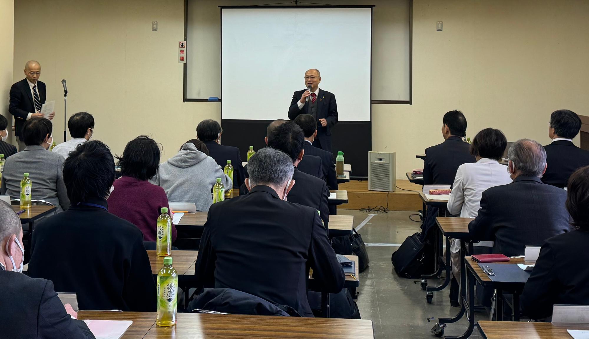 葛城市子ども・若者支援地域協議会代表者会議の様子