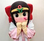 顎に両手を添えるマスク姿の蓮花ちゃんの上半身写真