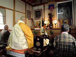 護摩祈祷の様子を後方から撮影した写真