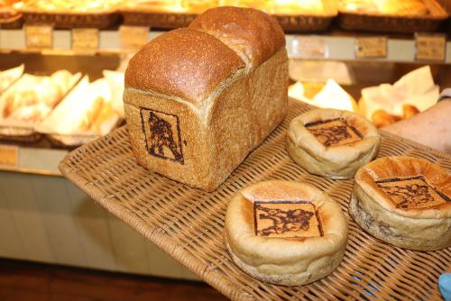 茶粥食パンと横綱あんぱん