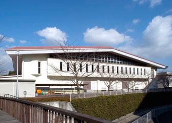葛城市民体育館の建物外観を撮影した写真