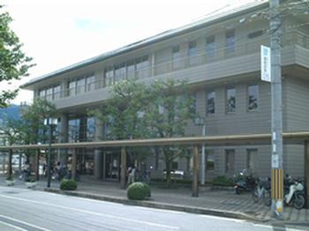 當麻文化会館の建物外観を撮影した写真