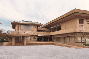 當麻スポーツセンターの建物外観を撮影した写真
