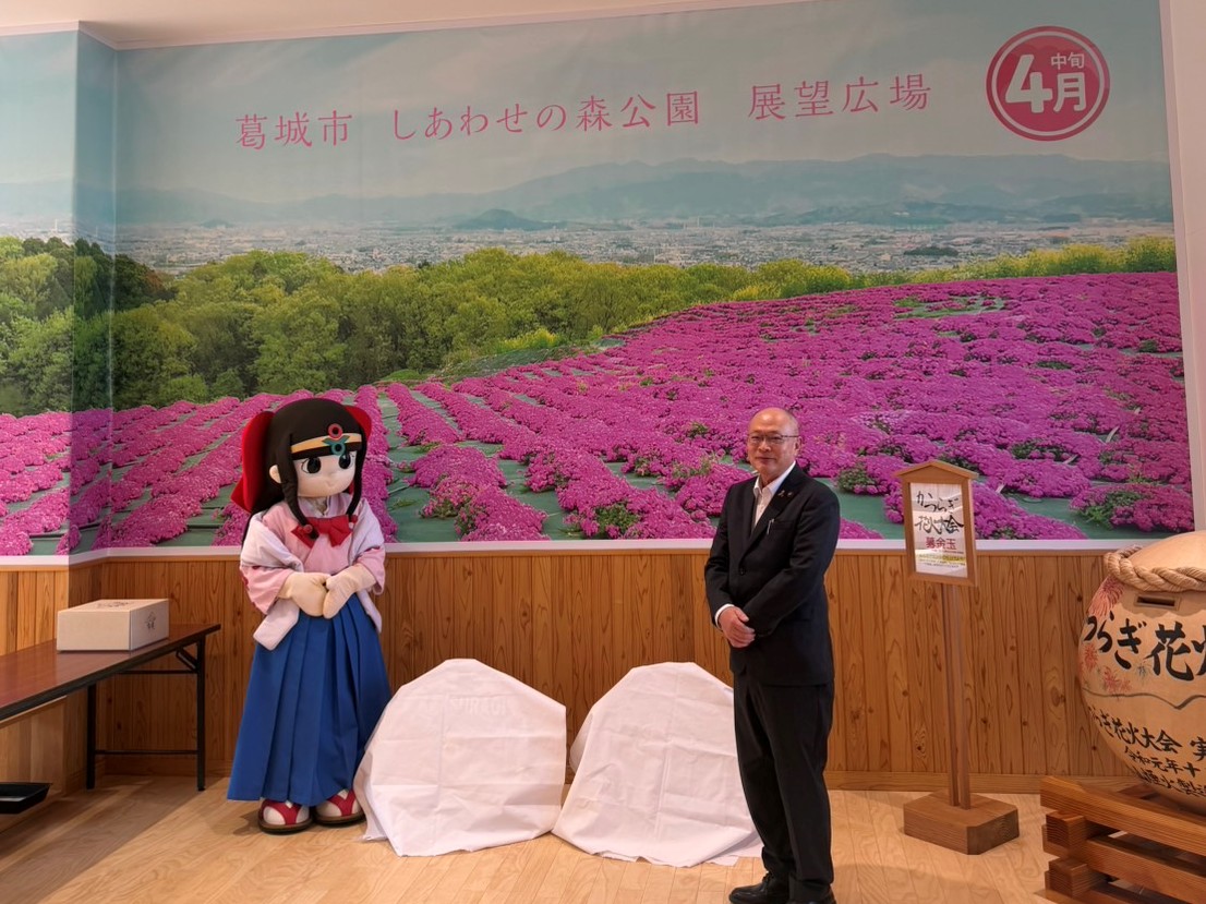 デザインマンホールお披露目会の様子