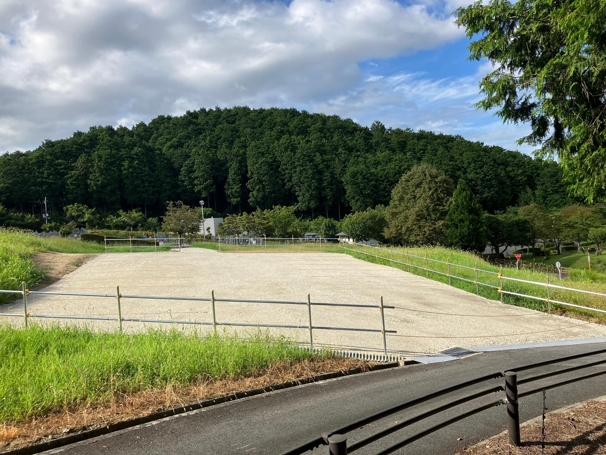 葛城市霊苑駐車場