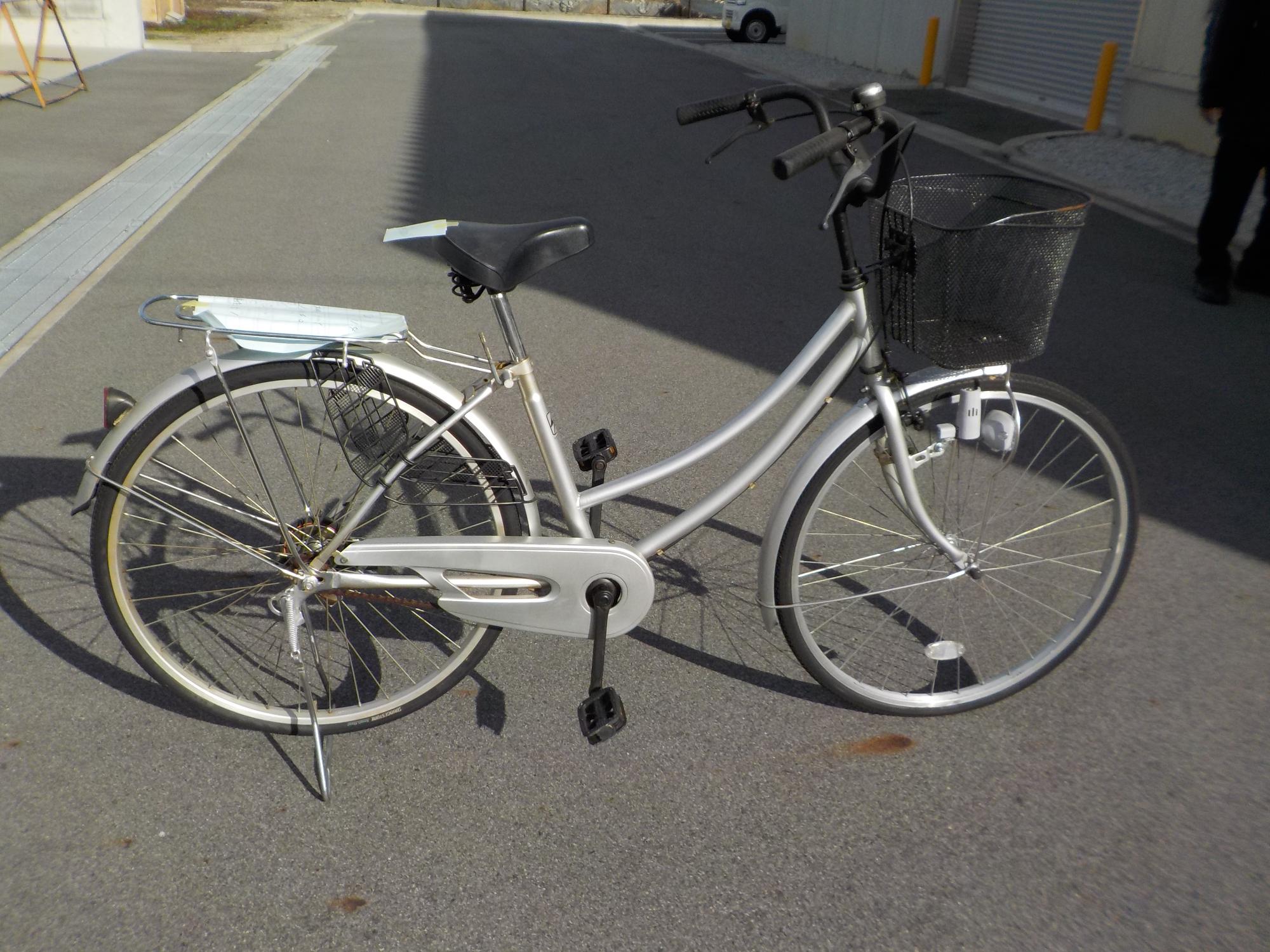 整備された自転車（車体がシルバー）