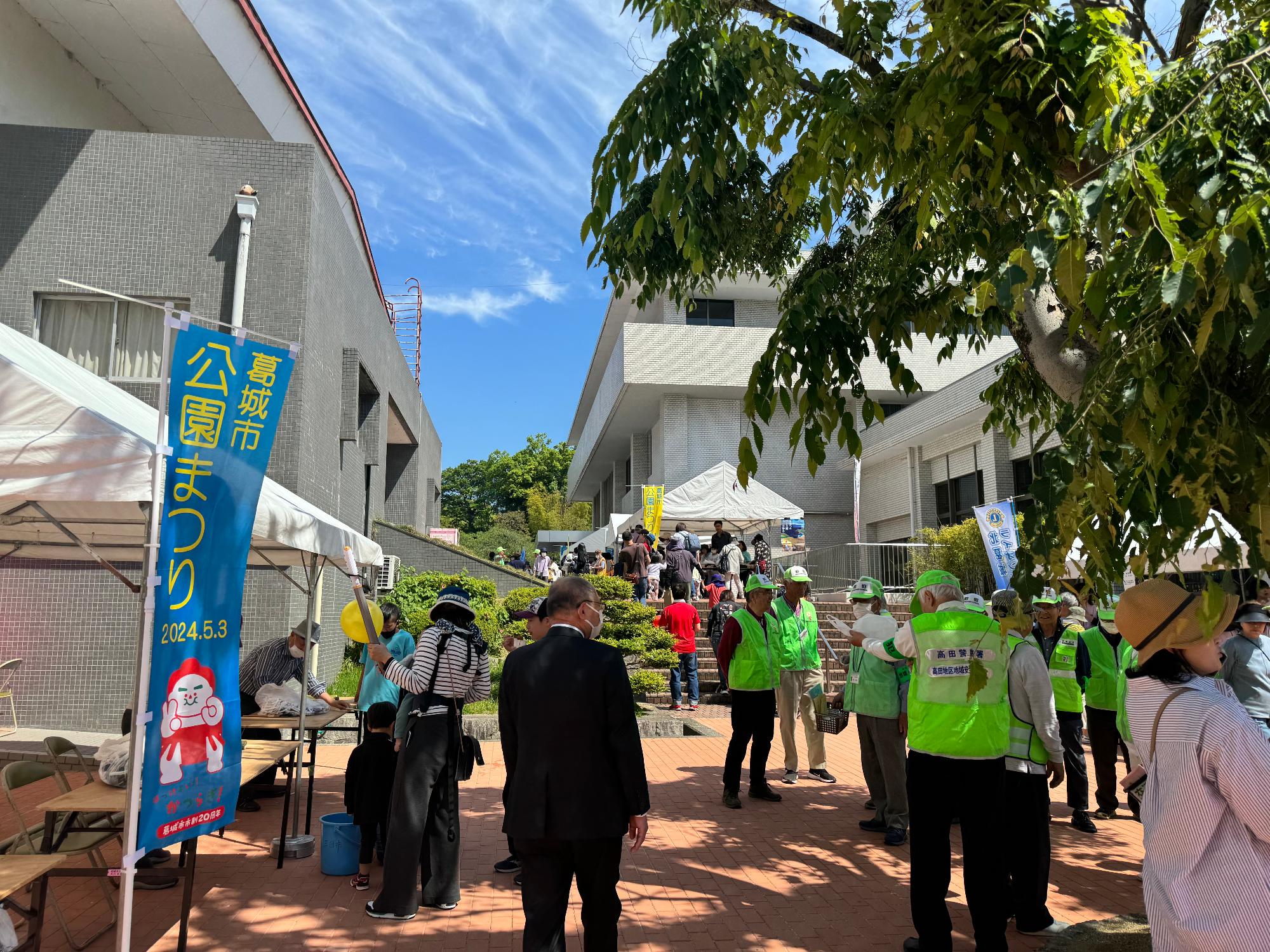 葛城市公園祭りの様子