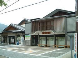 斜め正面から撮影された相撲館外観の写真