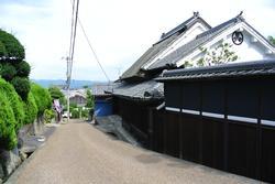 竹内街道・横大路と街道沿いの街並みの風景写真