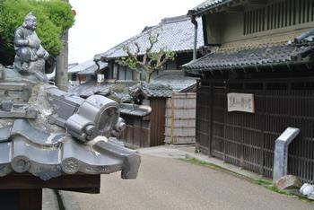 竹内街道・横大路と街道沿いの街並みの風景写真