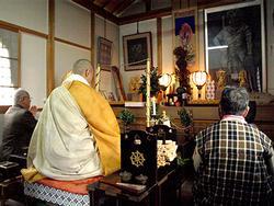 護摩祈祷の様子を後方から撮影した写真