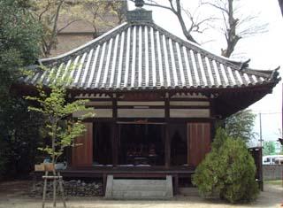 柿本神社の境内にある影現寺の正面からの写真