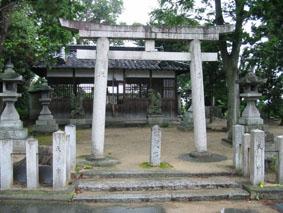 葛城市大畑にある春日神社入り口付近の正面からの写真