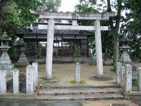 葛城市大畑にある春日神社入り口付近の正面からの写真