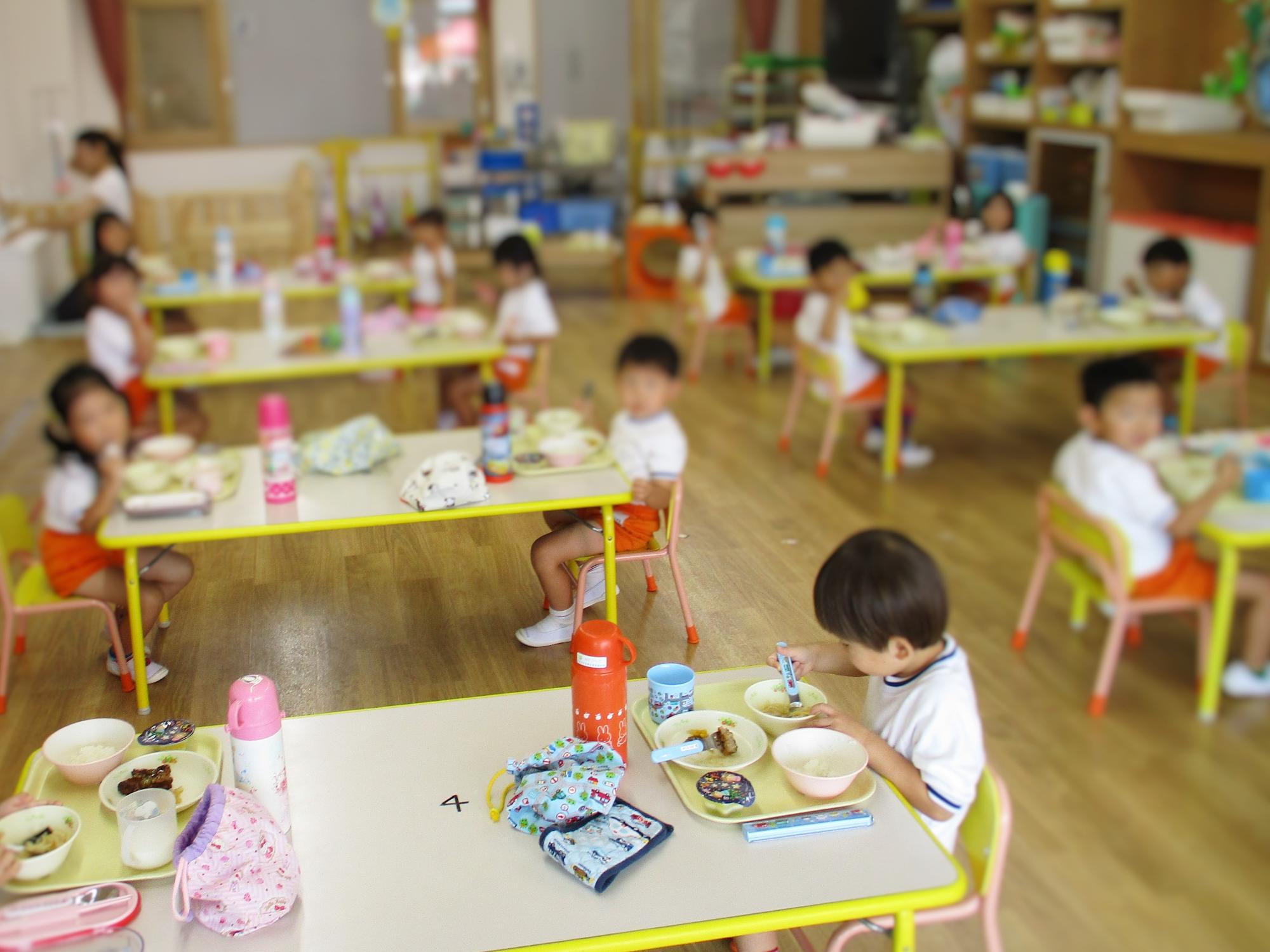 給食準備、給食