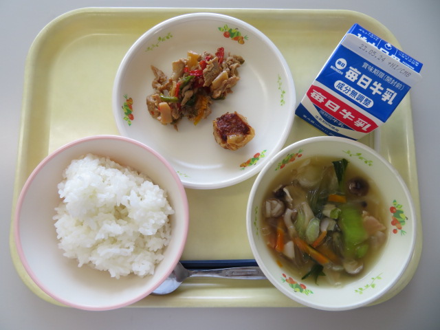 ごはん、牛乳、揚げしゅうまい(小・中学校のみ)、カラフル中華ソテー、春雨スープ