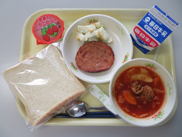 食パン、牛乳、ソーセージステーキ、ポテトサラダ、葛城ラコンテ鍋、奈良のいちごゼリー(小・中学校のみ)