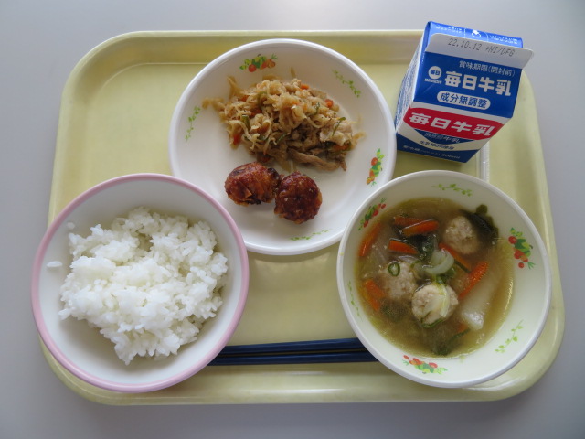 ごはん、牛乳、揚げしゅうまい(小・中学校のみ)、切干大根のチャプチェ、中華スープ