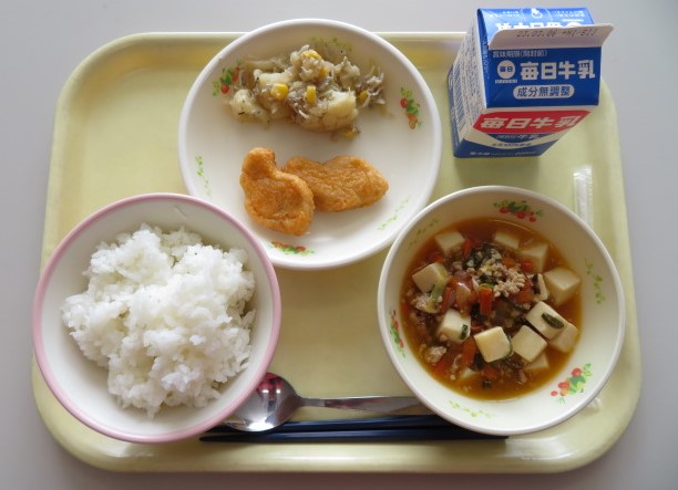 米飯、牛乳、チキンナゲット、大根とじゃこサラダ、麻婆豆腐