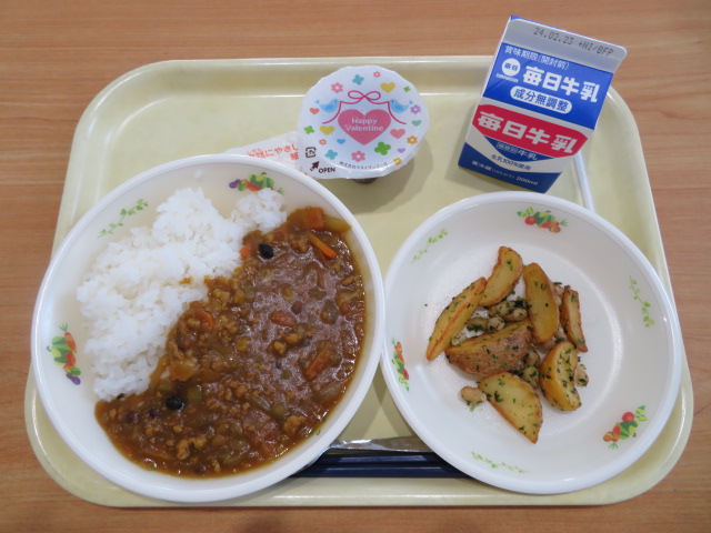 ごはん、牛乳、キーマカレー