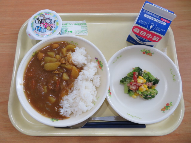ごはん、牛乳、チキン