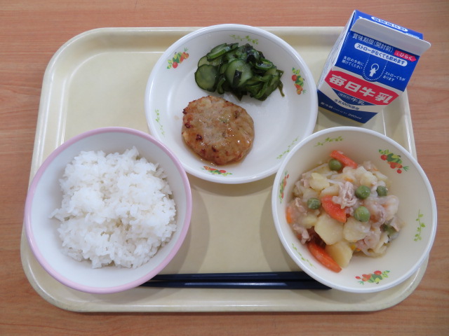 ごはん、牛乳、ならのキャベツつくね、きゅうりとわかめの酢の物、塩肉じゃが