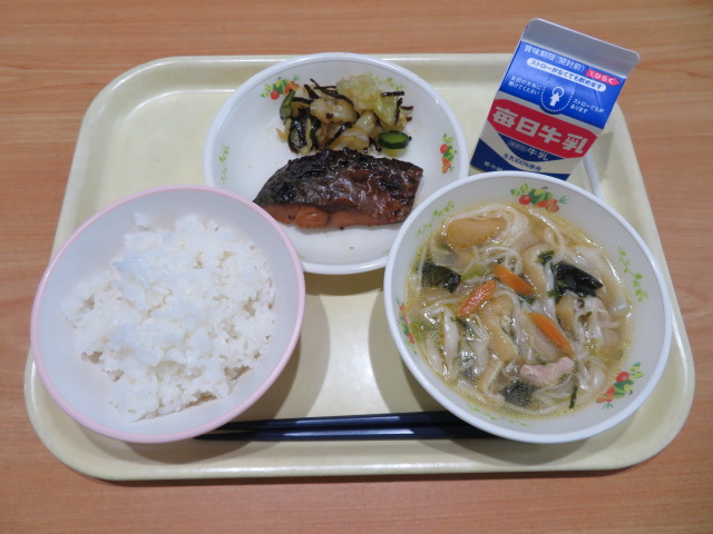 ごはん、牛乳、ぶりの照り焼き、昆布和え、にゅうめん