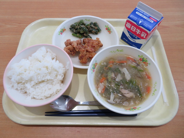 ごはん、牛乳、手作りからあげ、いんげんのごま和え、春雨スープ