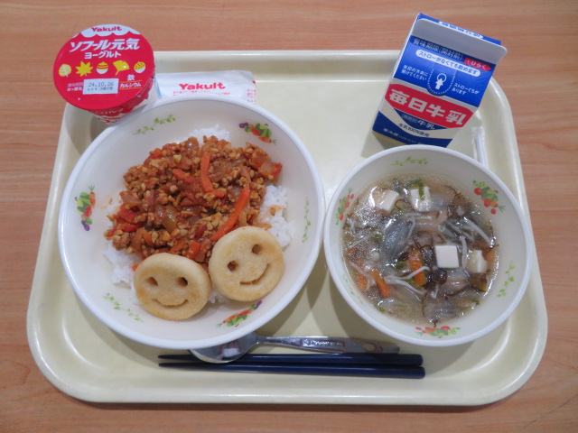 ごはん、牛乳、スマイルポテト、タコライス、もずくスープ、元気ヨーグルト