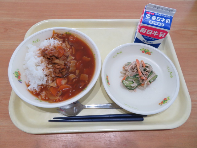 ごはん、牛乳、ハヤシライス、ごぼうサラダ