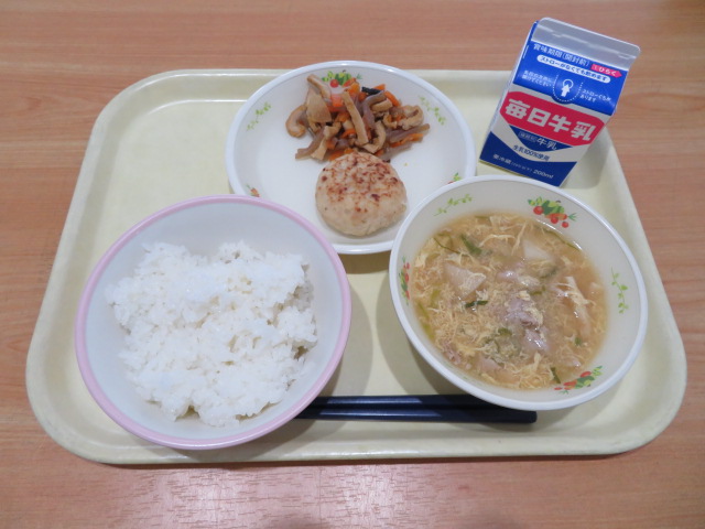 ごはん、牛乳、きんぴら包み焼き、奈良和え、たんぱく質たっぷりおいCみそ汁