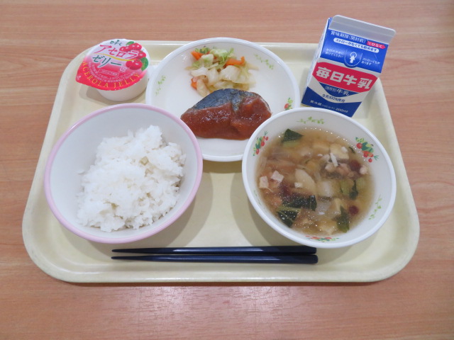 ごはん、牛乳、さわらのゆずみそかけ、おかかあえ、いものこ汁、アセロラゼリー