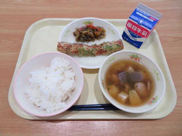 ごはん、牛乳、竹輪の磯辺あげ、夏野菜きんぴら、いものこ汁