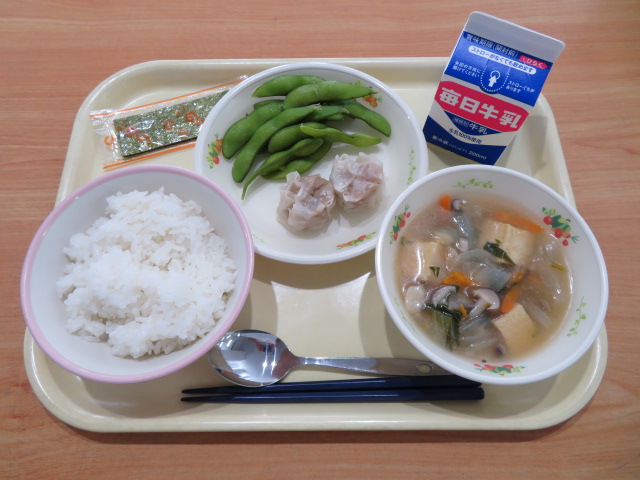 ごはん、牛乳、しゅうまい、枝豆、厚揚げの中華五目煮、味付のり