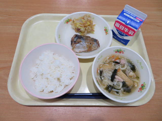 ごはん、牛乳、さばみそ煮、白菜のたくあん和え、にゅうめん