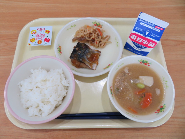 ごはん、牛乳、かたぬきチーズ、さばみぞれかけ、切干大根の煮物、元気もりもり～あたたかとんじる～